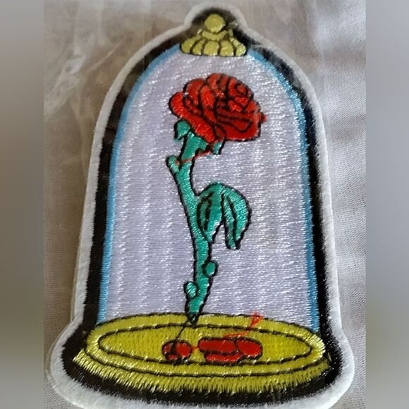 BEAUTY AND THE BEAST GLASS DOMED ROSE IRON ON PATCH 3"1/2" - Picture 1 of 3